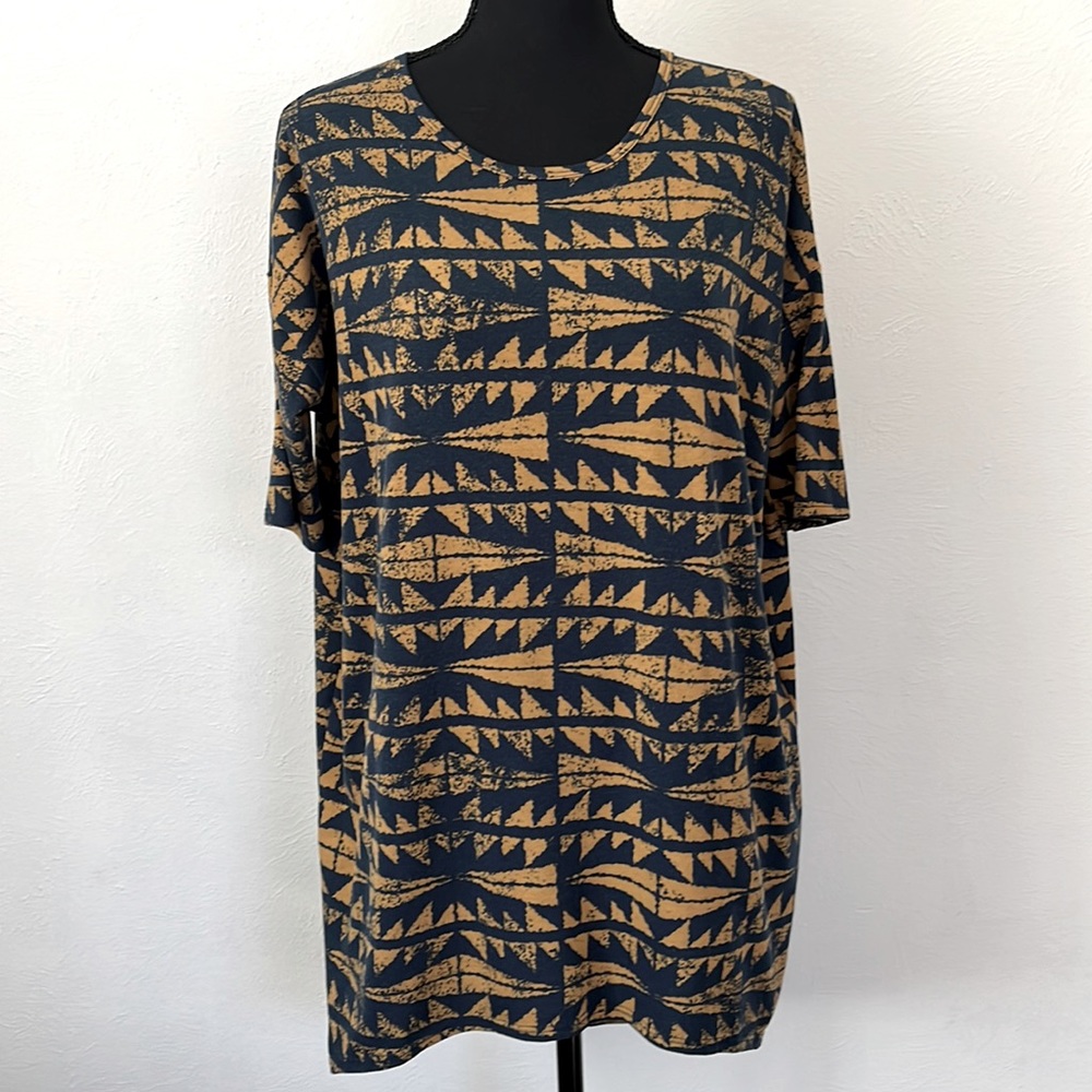 LuLaRoe Irma tunic